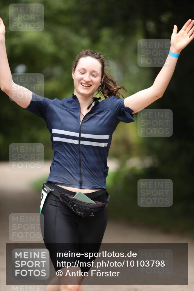 30.08.2026 - Elbe Triathlon Hamburg Antke Förster http://msf.ph/oto/10103798 30.08.2026 11:41:57 Laufen  meine-sportfotos.de