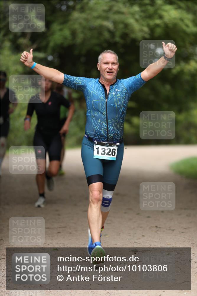 30.08.2026 - Elbe Triathlon Hamburg Antke Förster http://msf.ph/oto/10103806 30.08.2026 11:42:01 Laufen 1326 meine-sportfotos.de