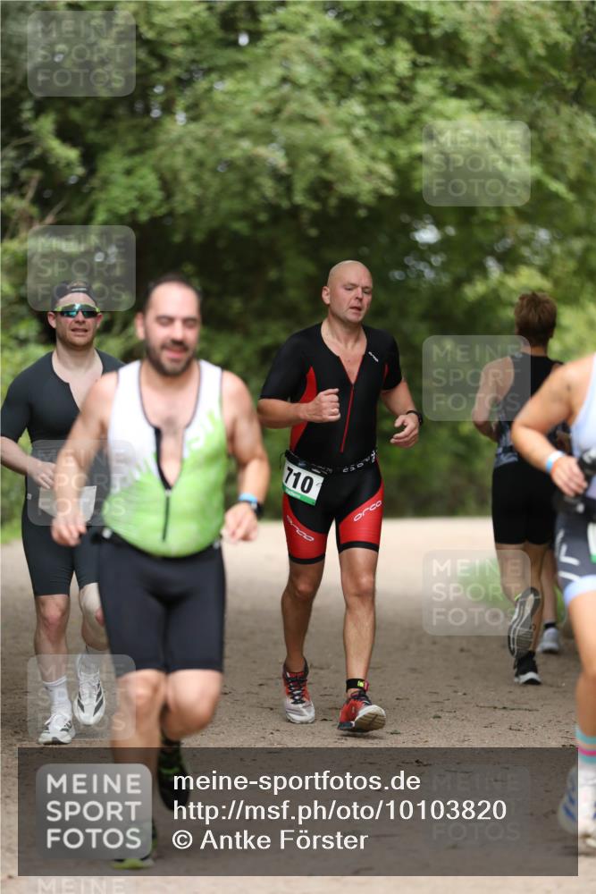 30.08.2026 - Elbe Triathlon Hamburg Antke Förster http://msf.ph/oto/10103820 30.08.2026 11:42:05 Laufen 710 meine-sportfotos.de