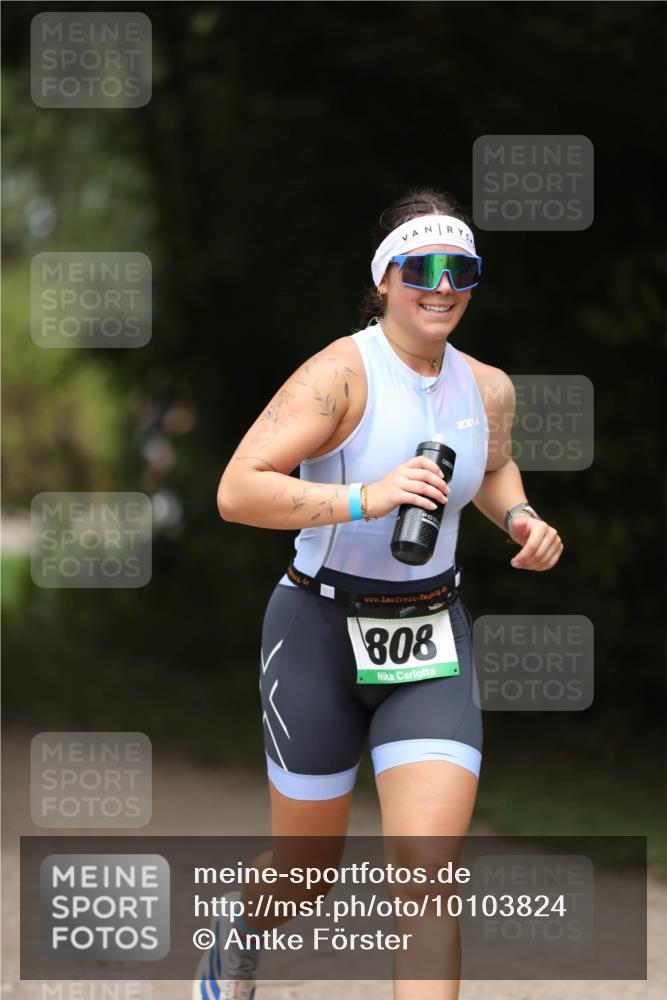 30.08.2026 - Elbe Triathlon Hamburg Antke Förster http://msf.ph/oto/10103824 30.08.2026 11:42:06 Laufen 808, 2 meine-sportfotos.de