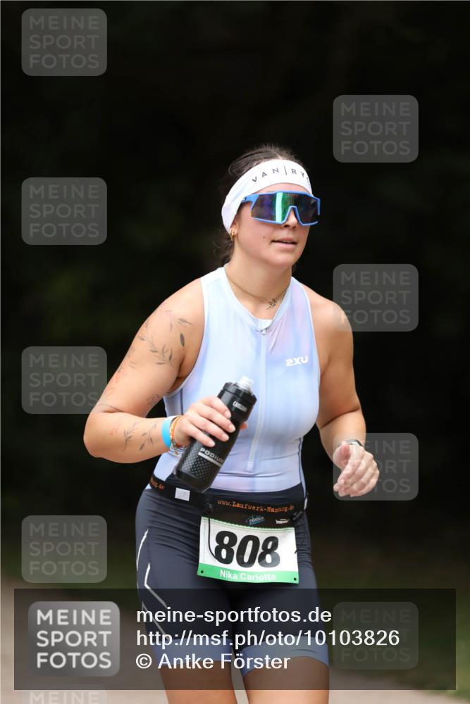 30.08.2026 - Elbe Triathlon Hamburg Antke Förster http://msf.ph/oto/10103826 30.08.2026 11:42:07 Laufen 2, 808 meine-sportfotos.de