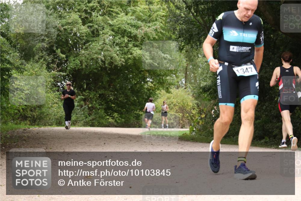30.08.2026 - Elbe Triathlon Hamburg Antke Förster http://msf.ph/oto/10103845 30.08.2026 11:47:19 Laufen 18, 1347 meine-sportfotos.de