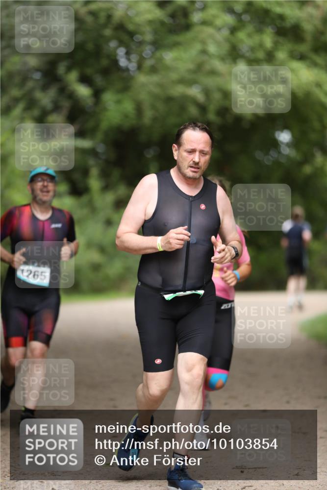 30.08.2026 - Elbe Triathlon Hamburg Antke Förster http://msf.ph/oto/10103854 30.08.2026 11:42:31 Laufen 1265 meine-sportfotos.de
