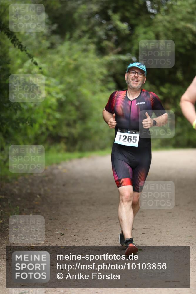 30.08.2026 - Elbe Triathlon Hamburg Antke Förster http://msf.ph/oto/10103856 30.08.2026 11:42:32 Laufen 1265 meine-sportfotos.de