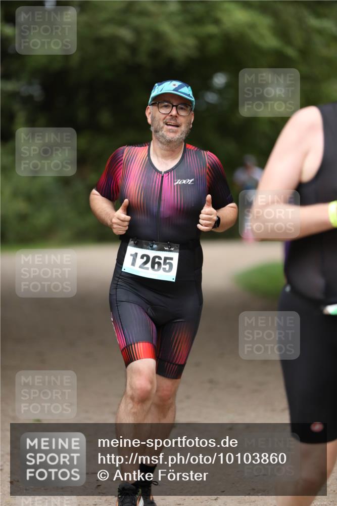 30.08.2026 - Elbe Triathlon Hamburg Antke Förster http://msf.ph/oto/10103860 30.08.2026 11:42:33 Laufen 1265 meine-sportfotos.de