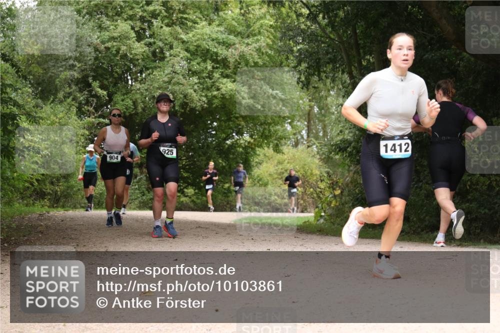 30.08.2026 - Elbe Triathlon Hamburg Antke Förster http://msf.ph/oto/10103861 30.08.2026 11:47:34 Laufen 904, 2, 925, 1412 meine-sportfotos.de