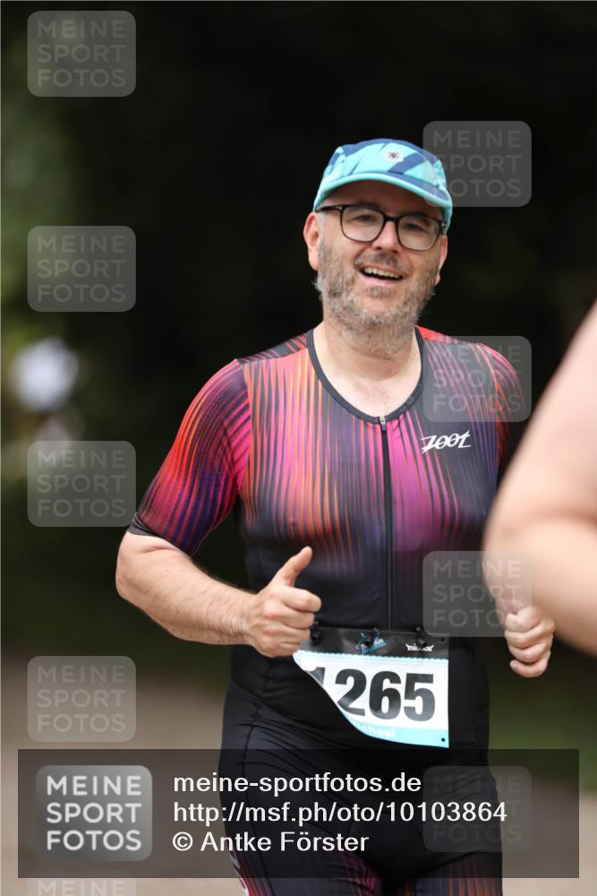 30.08.2026 - Elbe Triathlon Hamburg Antke Förster http://msf.ph/oto/10103864 30.08.2026 11:42:34 Laufen 700, 265 meine-sportfotos.de