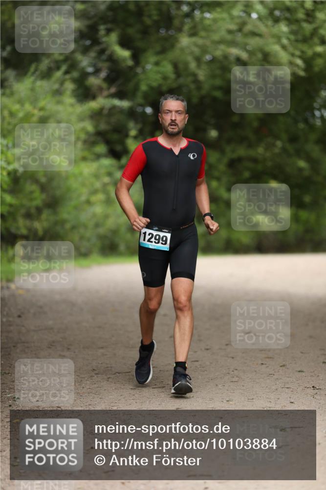 30.08.2026 - Elbe Triathlon Hamburg Antke Förster http://msf.ph/oto/10103884 30.08.2026 11:42:56 Laufen 1299 meine-sportfotos.de