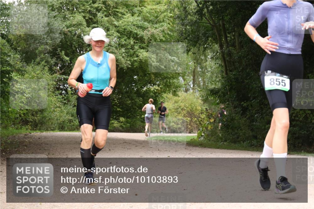 30.08.2026 - Elbe Triathlon Hamburg Antke Förster http://msf.ph/oto/10103893 30.08.2026 11:47:50 Laufen 855 meine-sportfotos.de