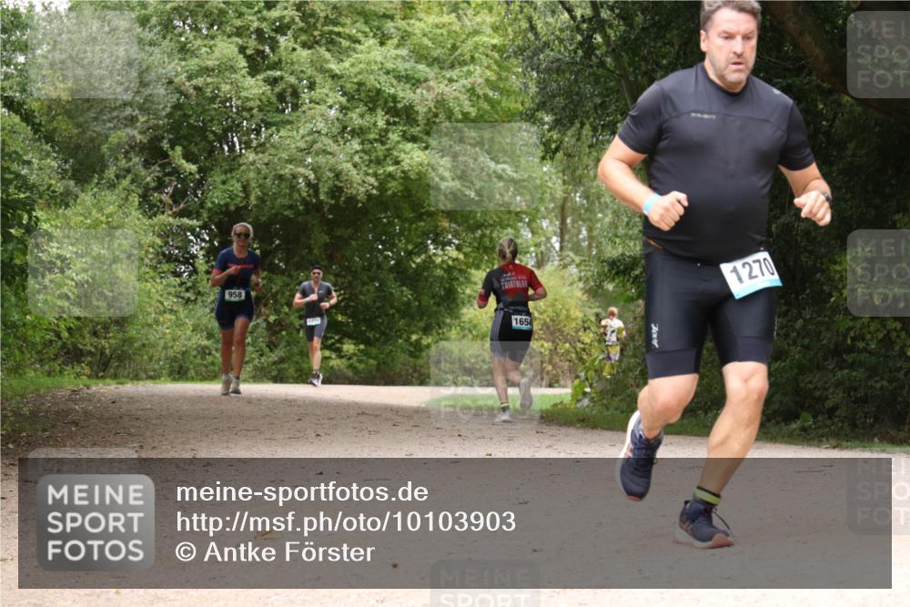30.08.2026 - Elbe Triathlon Hamburg Antke Förster http://msf.ph/oto/10103903 30.08.2026 11:47:54 Laufen 958, 1971, 1654, 1270 meine-sportfotos.de