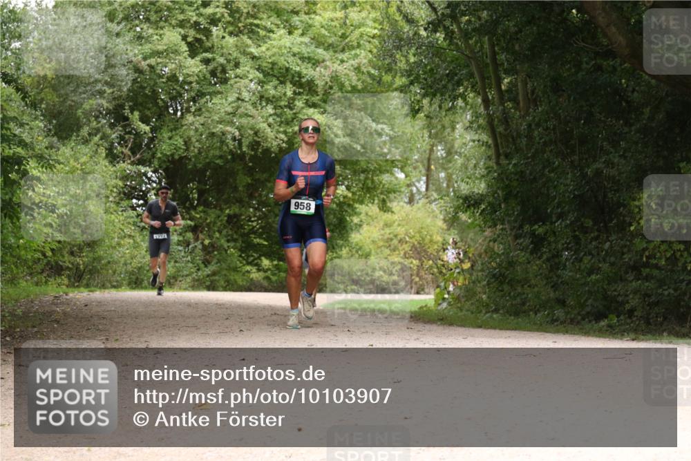 30.08.2026 - Elbe Triathlon Hamburg Antke Förster http://msf.ph/oto/10103907 30.08.2026 11:47:57 Laufen 1274, 958 meine-sportfotos.de