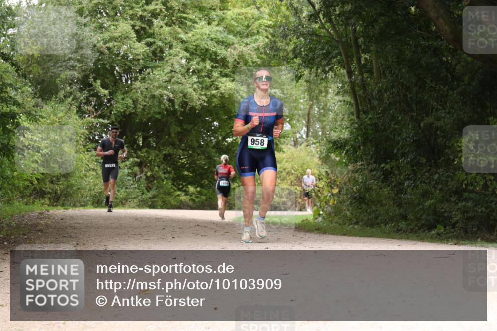 30.08.2026 - Elbe Triathlon Hamburg Antke Förster http://msf.ph/oto/10103909 30.08.2026 11:47:58 Laufen 1974, 1654, 958 meine-sportfotos.de