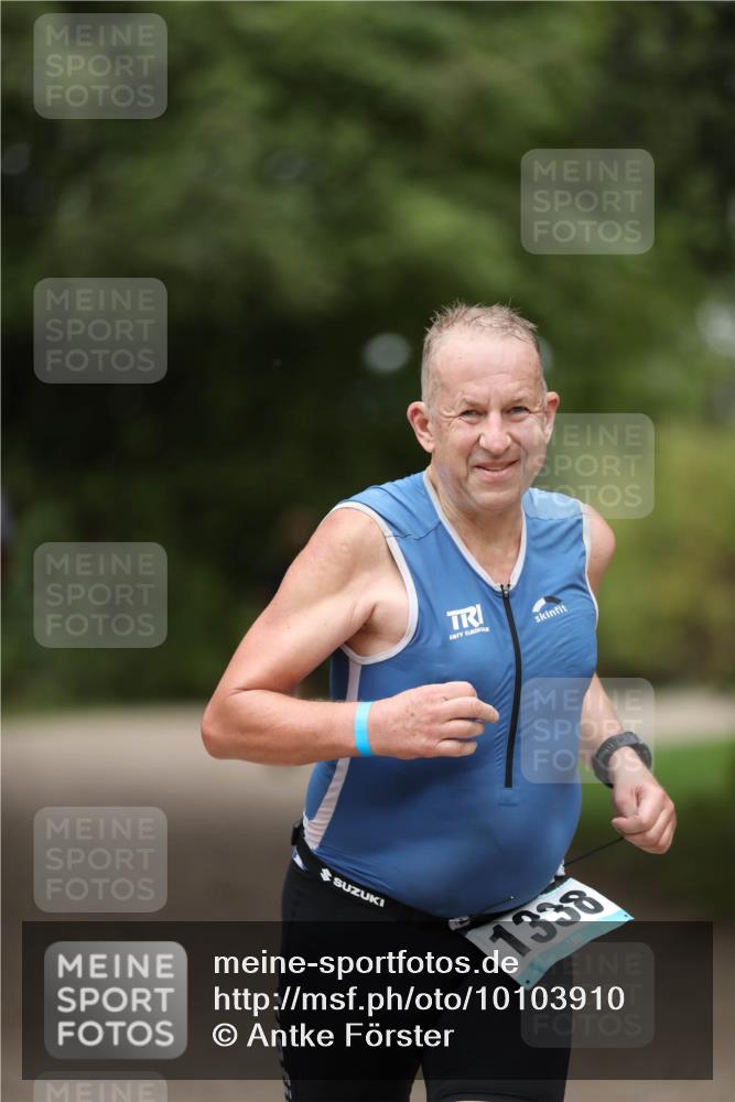 30.08.2026 - Elbe Triathlon Hamburg Antke Förster http://msf.ph/oto/10103910 30.08.2026 11:43:20 Laufen 1338 meine-sportfotos.de