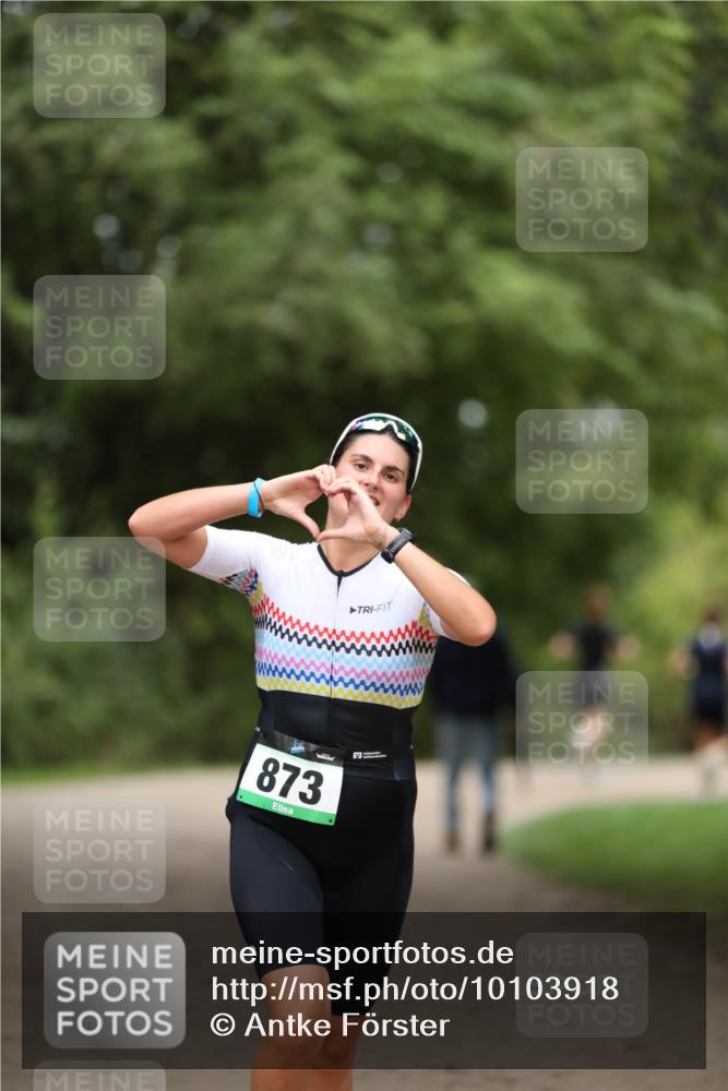 30.08.2026 - Elbe Triathlon Hamburg Antke Förster http://msf.ph/oto/10103918 30.08.2026 11:43:23 Laufen 873 meine-sportfotos.de