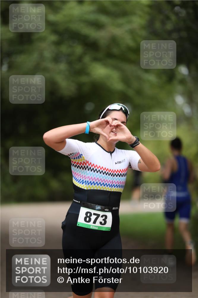 30.08.2026 - Elbe Triathlon Hamburg Antke Förster http://msf.ph/oto/10103920 30.08.2026 11:43:24 Laufen 873 meine-sportfotos.de