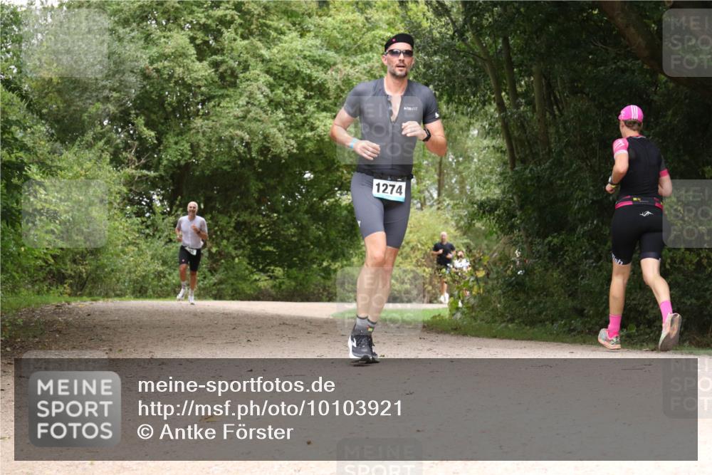 30.08.2026 - Elbe Triathlon Hamburg Antke Förster http://msf.ph/oto/10103921 30.08.2026 11:48:06 Laufen 1274 meine-sportfotos.de
