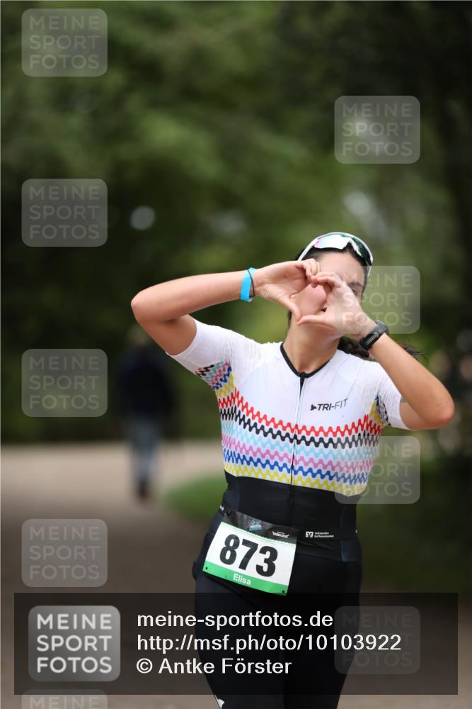 30.08.2026 - Elbe Triathlon Hamburg Antke Förster http://msf.ph/oto/10103922 30.08.2026 11:43:24 Laufen 873 meine-sportfotos.de