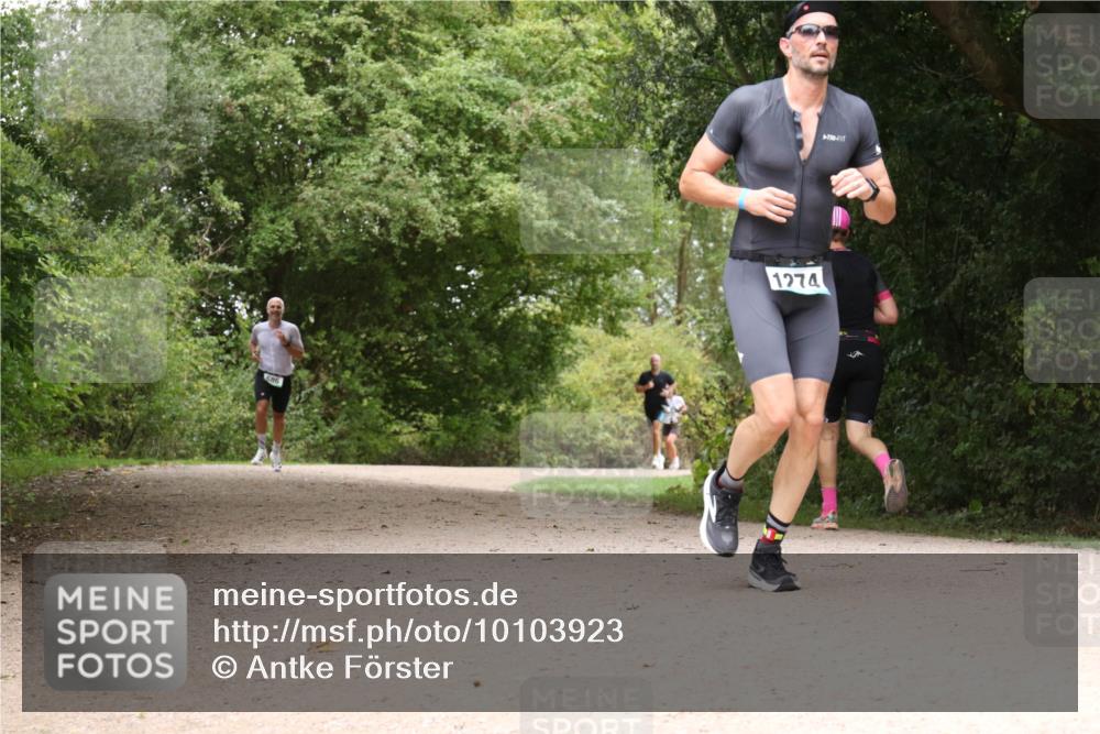 30.08.2026 - Elbe Triathlon Hamburg Antke Förster http://msf.ph/oto/10103923 30.08.2026 11:48:07 Laufen 1274 meine-sportfotos.de