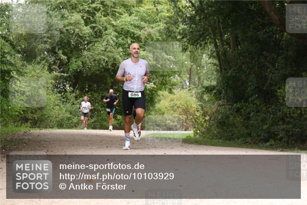 30.08.2026 - Elbe Triathlon Hamburg Antke Förster http://msf.ph/oto/10103929 30.08.2026 11:48:12 Laufen 686 meine-sportfotos.de