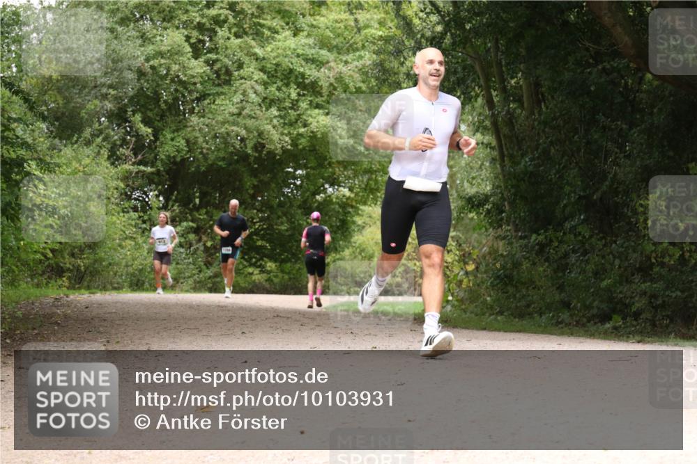 30.08.2026 - Elbe Triathlon Hamburg Antke Förster http://msf.ph/oto/10103931 30.08.2026 11:48:13 Laufen 1284 meine-sportfotos.de