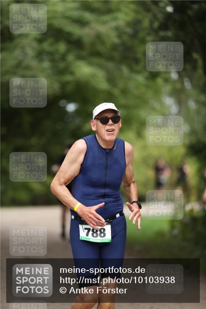 30.08.2026 - Elbe Triathlon Hamburg Antke Förster http://msf.ph/oto/10103938 30.08.2026 11:43:47 Laufen 788 meine-sportfotos.de