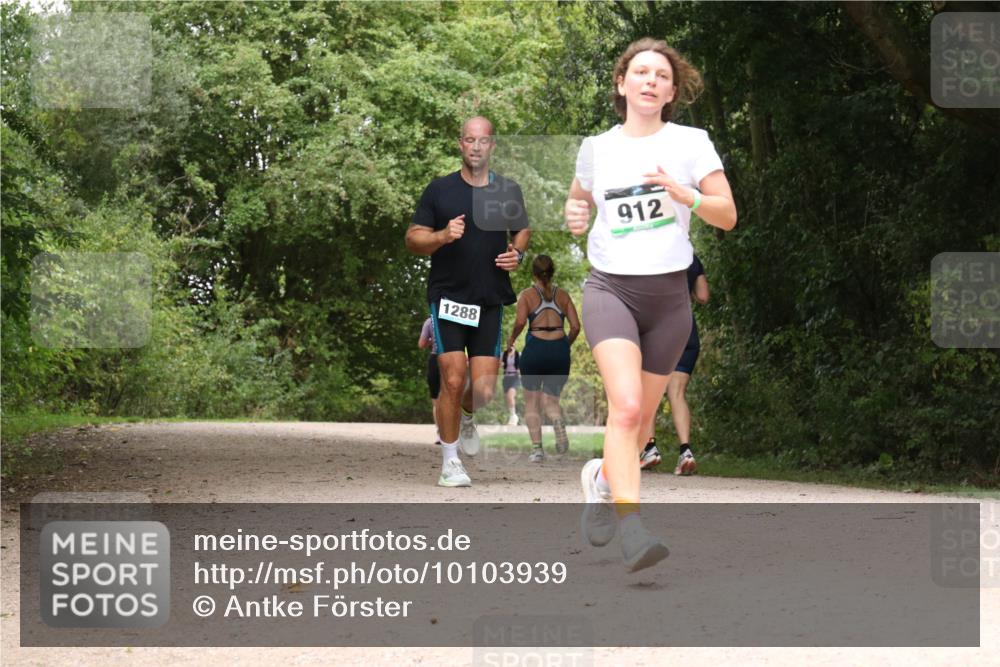 30.08.2026 - Elbe Triathlon Hamburg Antke Förster http://msf.ph/oto/10103939 30.08.2026 11:48:22 Laufen 1288, 912 meine-sportfotos.de
