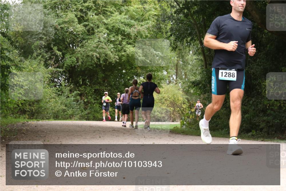 30.08.2026 - Elbe Triathlon Hamburg Antke Förster http://msf.ph/oto/10103943 30.08.2026 11:48:24 Laufen 1288 meine-sportfotos.de