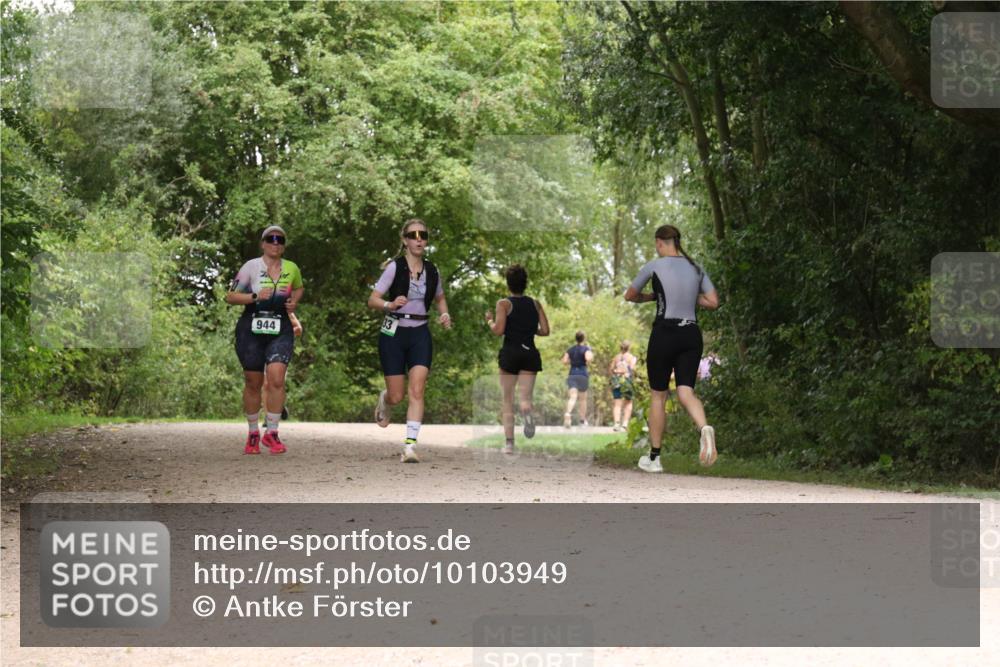30.08.2026 - Elbe Triathlon Hamburg Antke Förster http://msf.ph/oto/10103949 30.08.2026 11:48:33 Laufen 944 meine-sportfotos.de