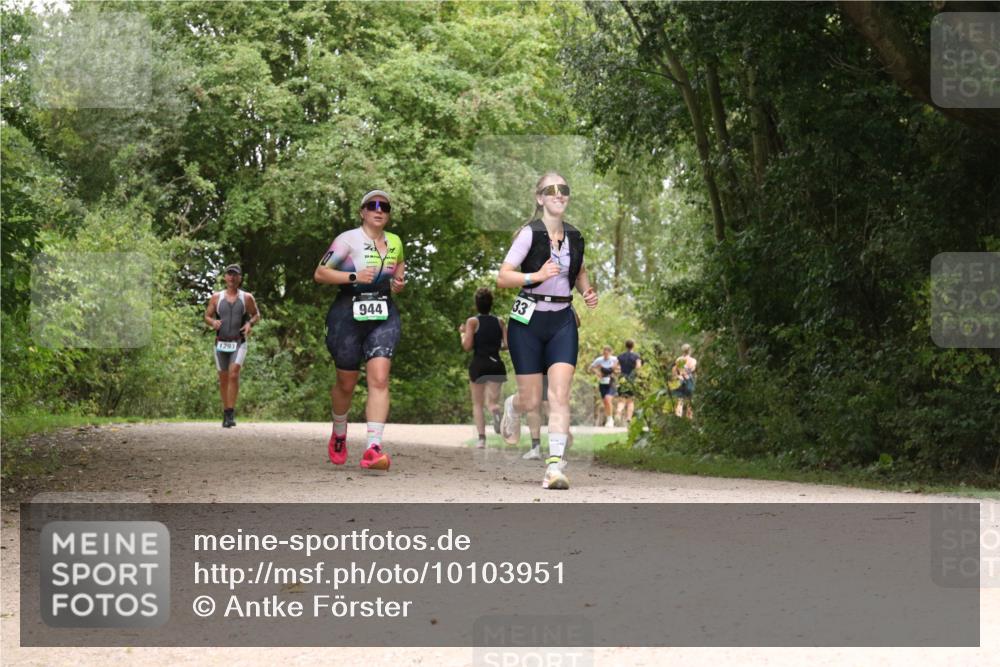 30.08.2026 - Elbe Triathlon Hamburg Antke Förster http://msf.ph/oto/10103951 30.08.2026 11:48:35 Laufen 1293, 944, 33 meine-sportfotos.de
