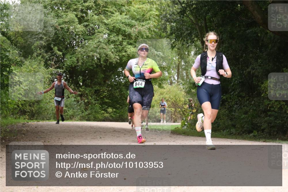 30.08.2026 - Elbe Triathlon Hamburg Antke Förster http://msf.ph/oto/10103953 30.08.2026 11:48:36 Laufen 1293, 944 meine-sportfotos.de