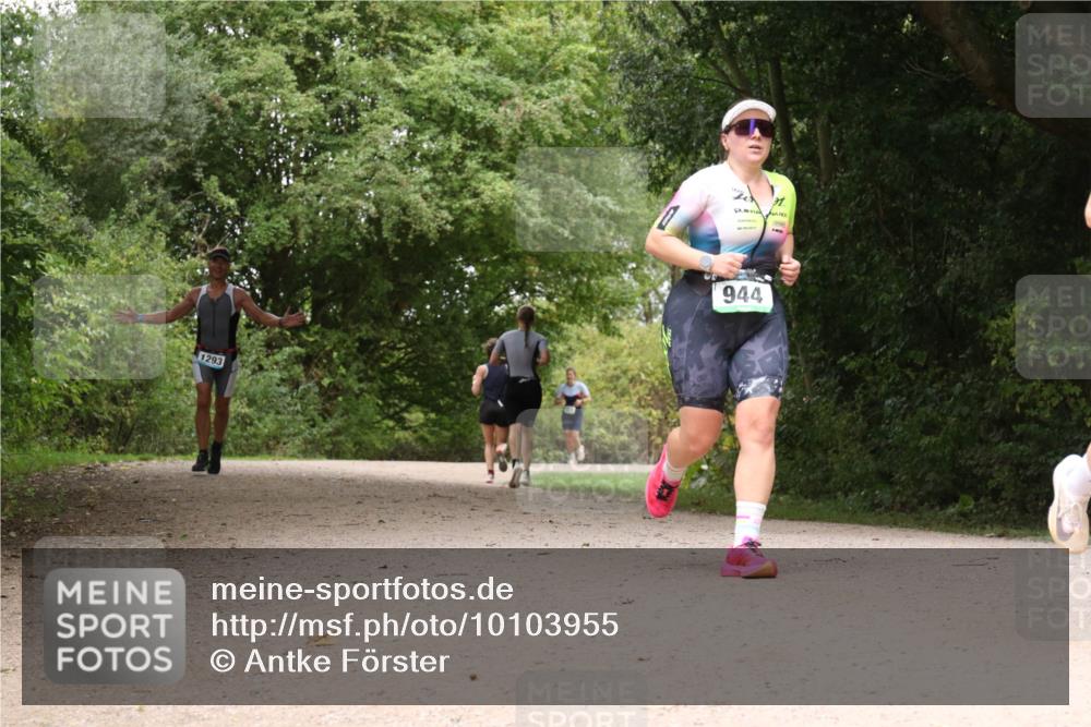 30.08.2026 - Elbe Triathlon Hamburg Antke Förster http://msf.ph/oto/10103955 30.08.2026 11:48:37 Laufen 1293, 944 meine-sportfotos.de
