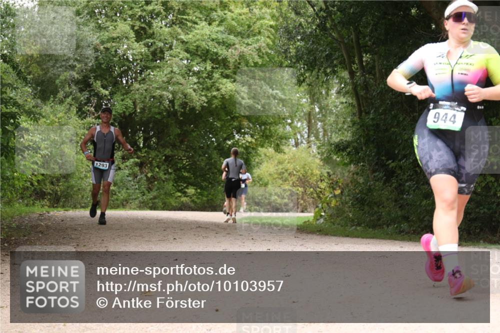 30.08.2026 - Elbe Triathlon Hamburg Antke Förster http://msf.ph/oto/10103957 30.08.2026 11:48:38 Laufen 1293, 944 meine-sportfotos.de