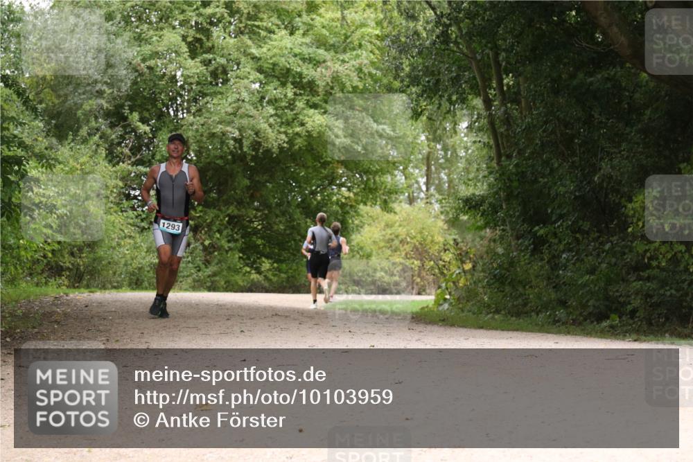 30.08.2026 - Elbe Triathlon Hamburg Antke Förster http://msf.ph/oto/10103959 30.08.2026 11:48:39 Laufen 1293 meine-sportfotos.de