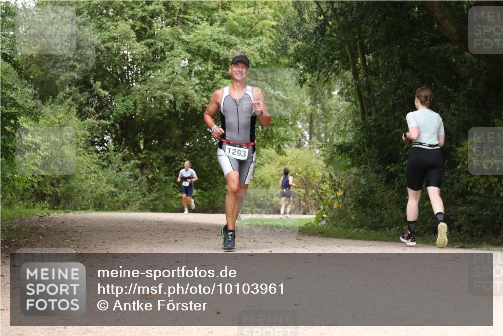 30.08.2026 - Elbe Triathlon Hamburg Antke Förster http://msf.ph/oto/10103961 30.08.2026 11:48:41 Laufen 1293 meine-sportfotos.de