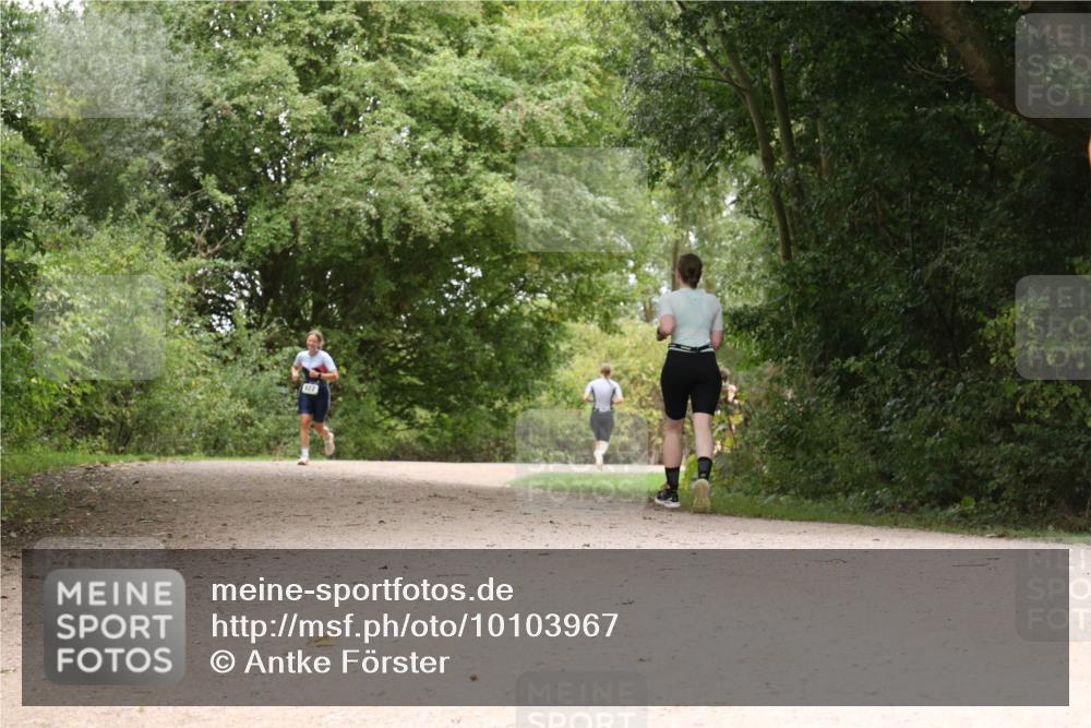 30.08.2026 - Elbe Triathlon Hamburg Antke Förster http://msf.ph/oto/10103967 30.08.2026 11:48:43 Laufen 122 meine-sportfotos.de