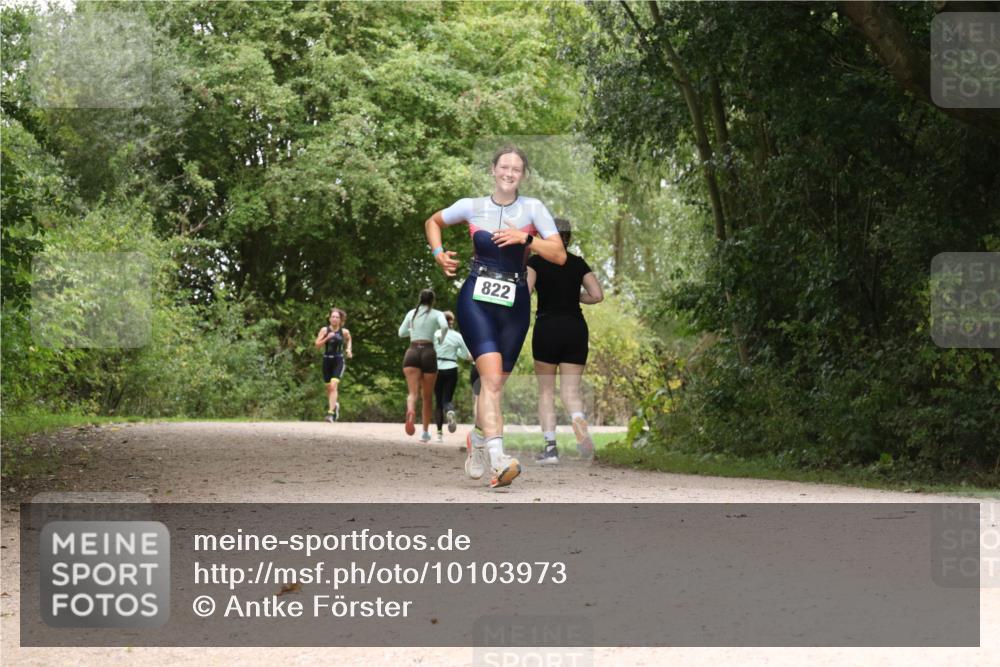 30.08.2026 - Elbe Triathlon Hamburg Antke Förster http://msf.ph/oto/10103973 30.08.2026 11:48:52 Laufen 822 meine-sportfotos.de