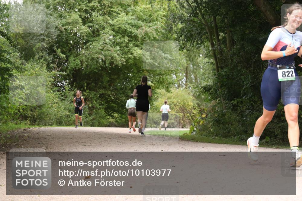 30.08.2026 - Elbe Triathlon Hamburg Antke Förster http://msf.ph/oto/10103977 30.08.2026 11:48:53 Laufen 822 meine-sportfotos.de
