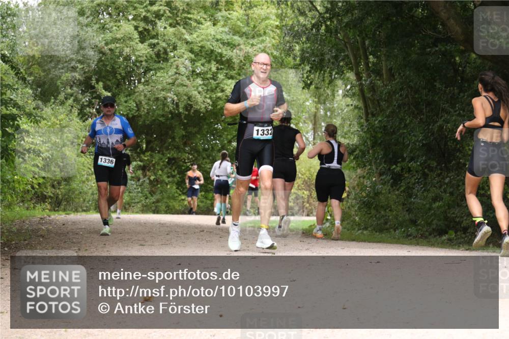 30.08.2026 - Elbe Triathlon Hamburg Antke Förster http://msf.ph/oto/10103997 30.08.2026 11:49:16 Laufen 1336, 1332 meine-sportfotos.de