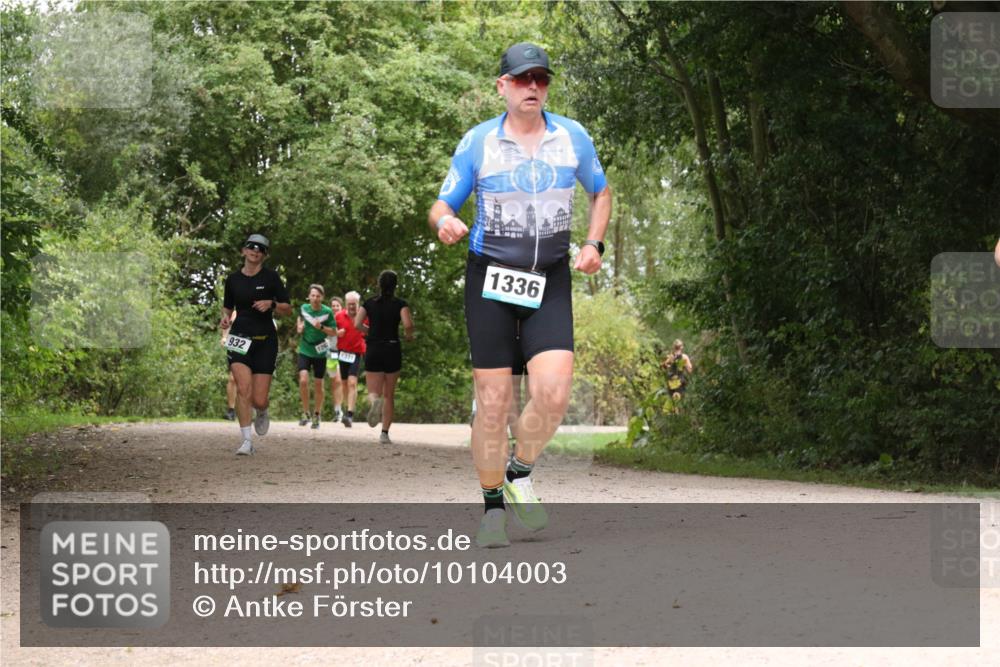 30.08.2026 - Elbe Triathlon Hamburg Antke Förster http://msf.ph/oto/10104003 30.08.2026 11:49:19 Laufen 932, 1336 meine-sportfotos.de