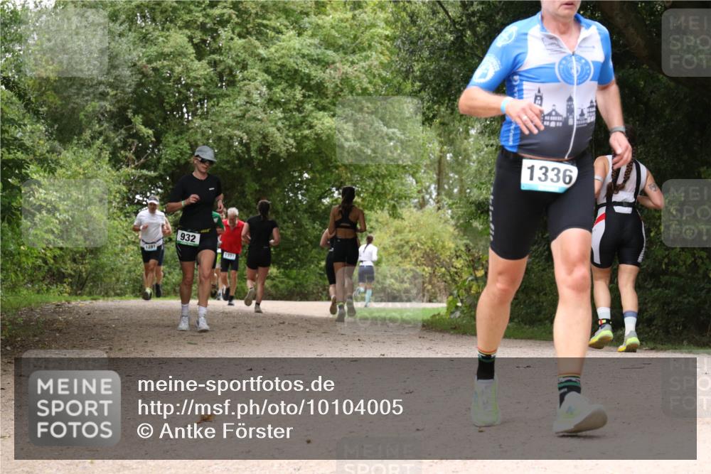 30.08.2026 - Elbe Triathlon Hamburg Antke Förster http://msf.ph/oto/10104005 30.08.2026 11:49:20 Laufen 1281, 932, 1331, 1336 meine-sportfotos.de