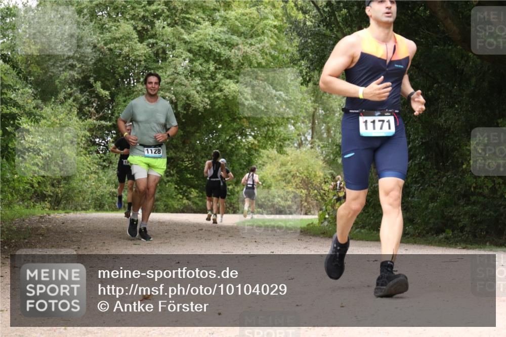 30.08.2026 - Elbe Triathlon Hamburg Antke Förster http://msf.ph/oto/10104029 30.08.2026 11:49:32 Laufen 1128, 1171 meine-sportfotos.de