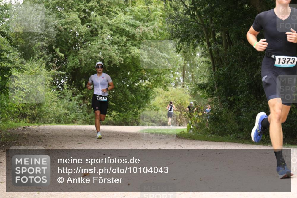 30.08.2026 - Elbe Triathlon Hamburg Antke Förster http://msf.ph/oto/10104043 30.08.2026 11:49:38 Laufen 1516, 1373 meine-sportfotos.de