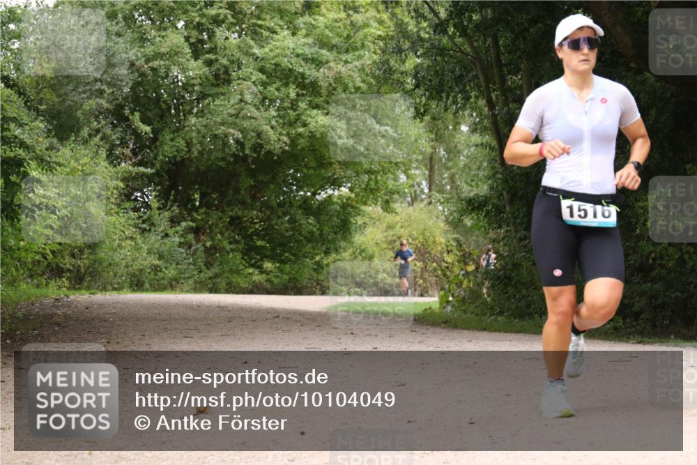 30.08.2026 - Elbe Triathlon Hamburg Antke Förster http://msf.ph/oto/10104049 30.08.2026 11:49:40 Laufen 1516 meine-sportfotos.de