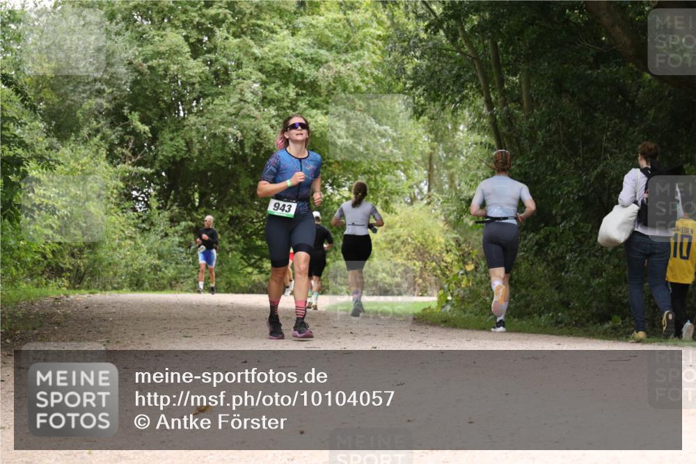 30.08.2026 - Elbe Triathlon Hamburg Antke Förster http://msf.ph/oto/10104057 30.08.2026 11:49:54 Laufen 943, 10 meine-sportfotos.de