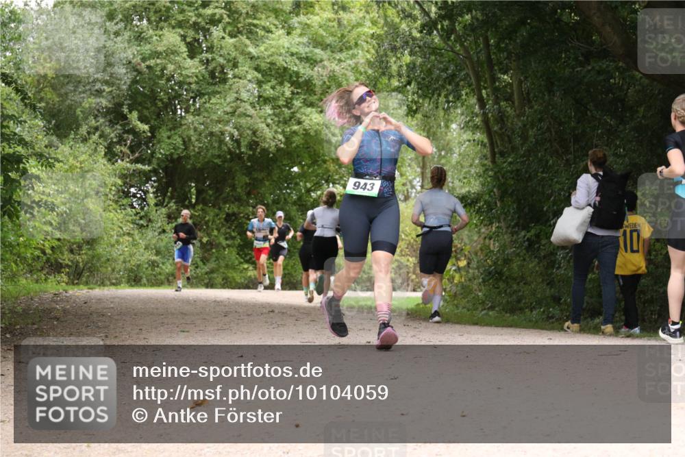 30.08.2026 - Elbe Triathlon Hamburg Antke Förster http://msf.ph/oto/10104059 30.08.2026 11:49:55 Laufen 943, 10 meine-sportfotos.de