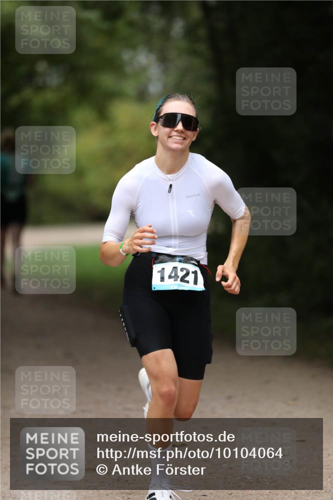 30.08.2026 - Elbe Triathlon Hamburg Antke Förster http://msf.ph/oto/10104064 30.08.2026 11:45:45 Laufen 1421 meine-sportfotos.de