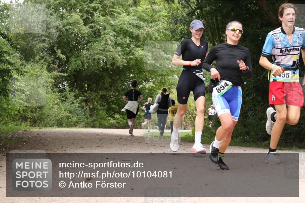 30.08.2026 - Elbe Triathlon Hamburg Antke Förster http://msf.ph/oto/10104081 30.08.2026 11:50:04 Laufen 854, 455 meine-sportfotos.de