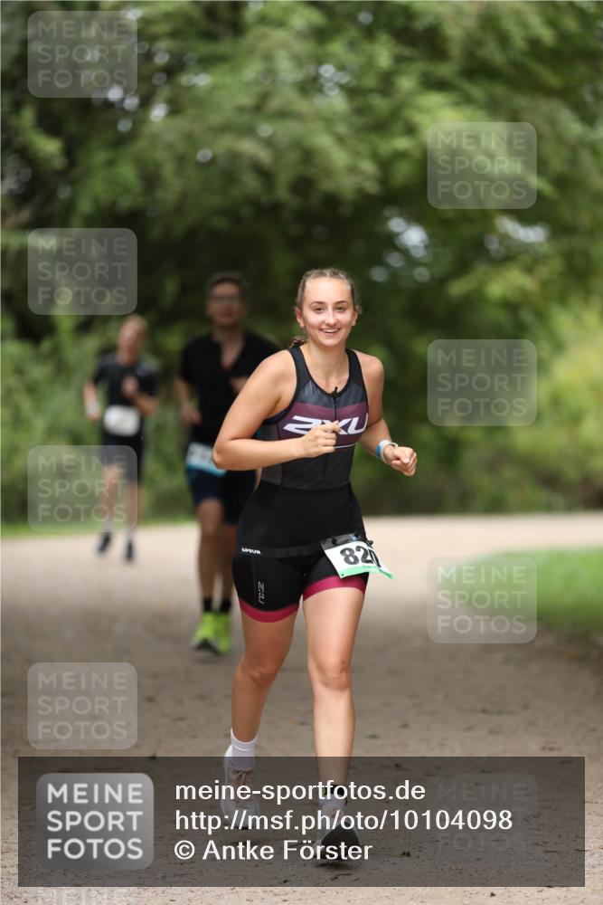 30.08.2026 - Elbe Triathlon Hamburg Antke Förster http://msf.ph/oto/10104098 30.08.2026 11:46:38 Laufen 82 meine-sportfotos.de