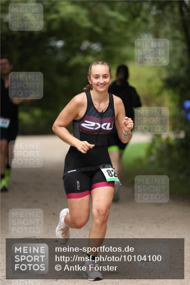 30.08.2026 - Elbe Triathlon Hamburg Antke Förster http://msf.ph/oto/10104100 30.08.2026 11:46:39 Laufen 82 meine-sportfotos.de