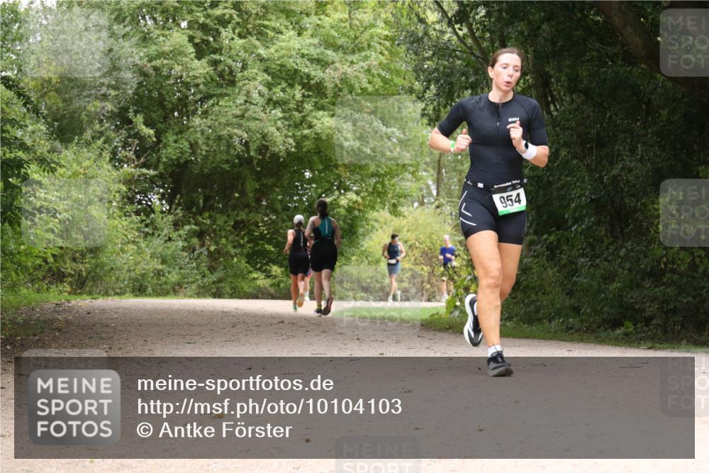 30.08.2026 - Elbe Triathlon Hamburg Antke Förster http://msf.ph/oto/10104103 30.08.2026 11:50:32 Laufen 954 meine-sportfotos.de